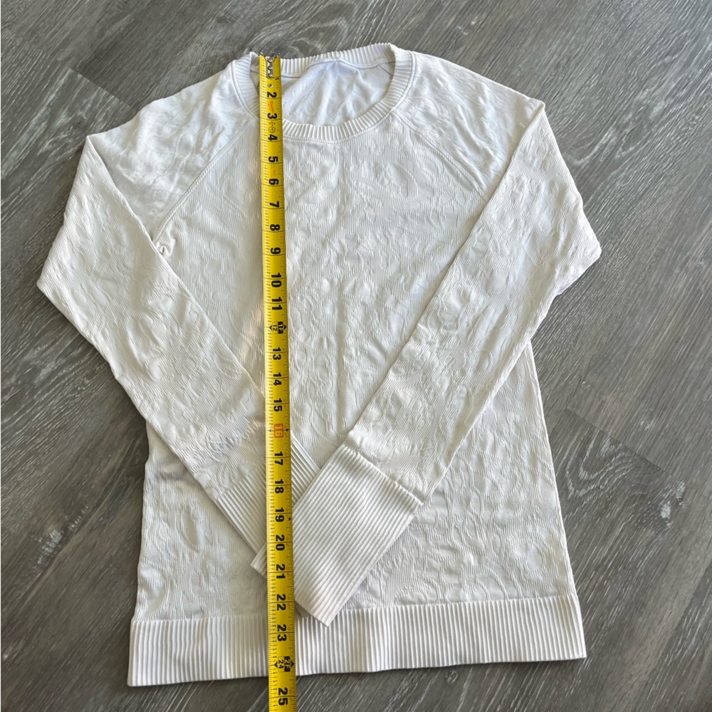 Lululemon Athletica Textured White workout long sleeve